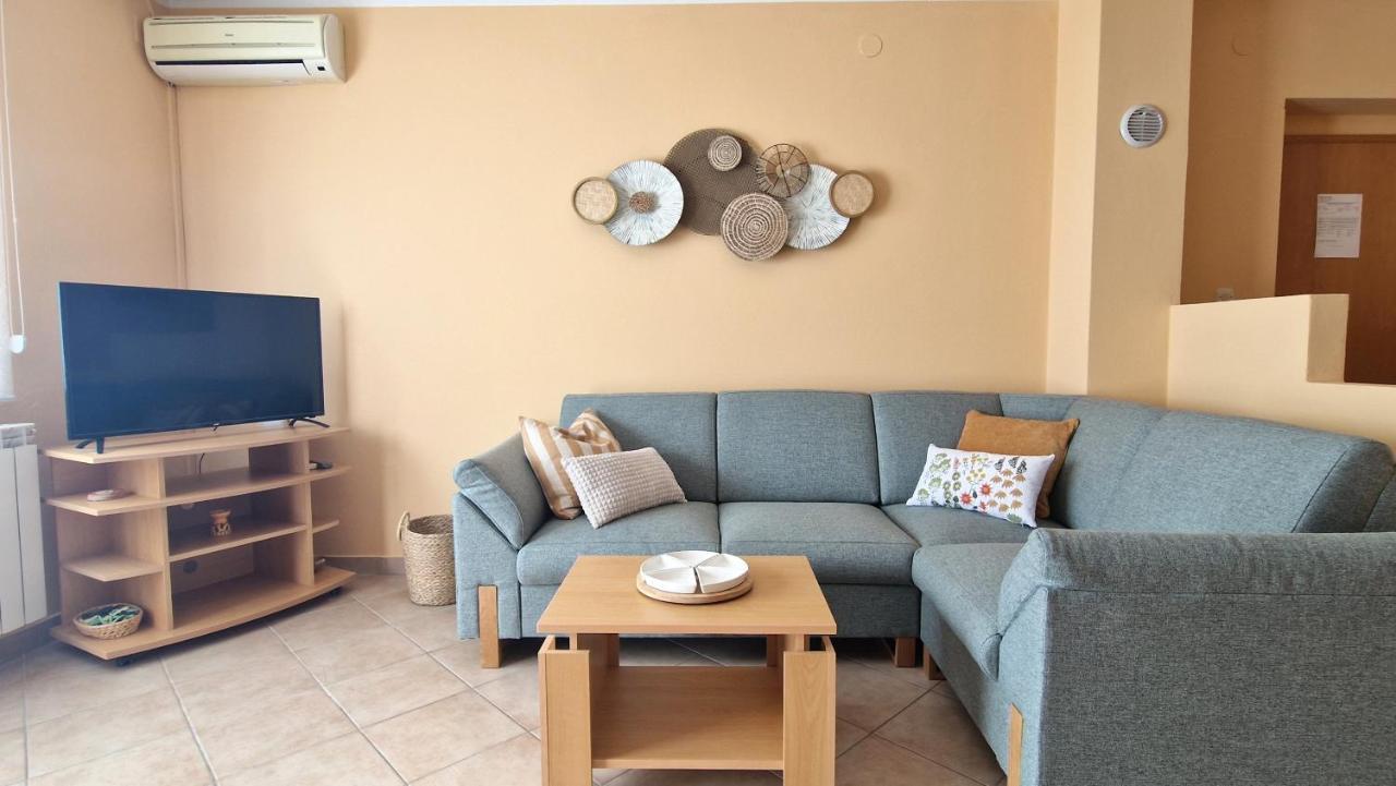 Apartments Ana & Ivan Krk Town Luaran gambar