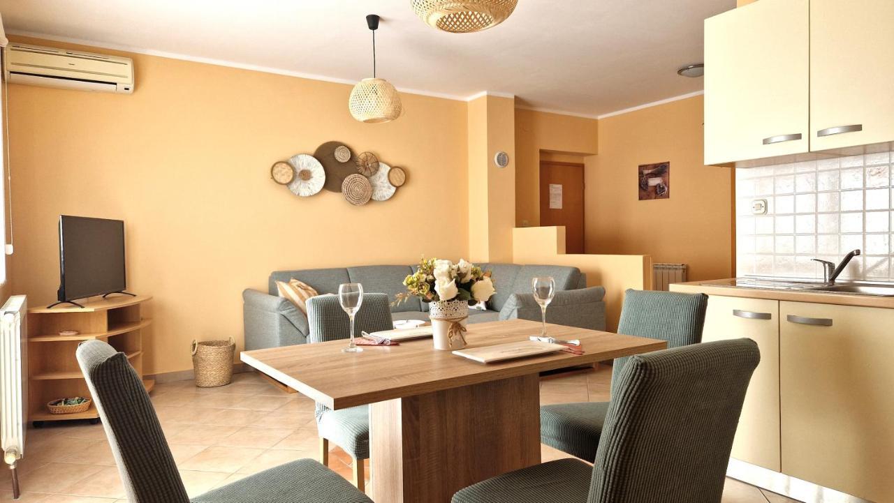 Apartments Ana & Ivan Krk Town Luaran gambar