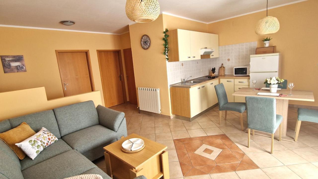 Apartments Ana & Ivan Krk Town Luaran gambar