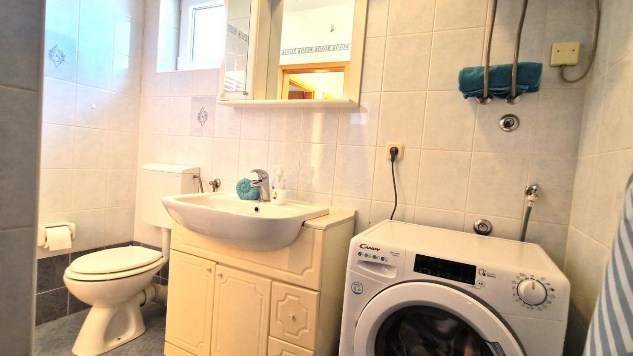 Apartments Ana & Ivan Krk Town Luaran gambar
