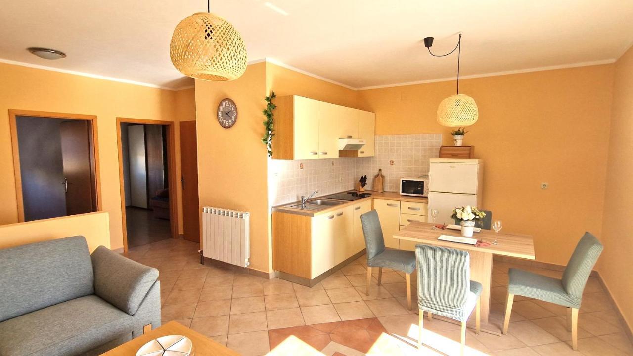 Apartments Ana & Ivan Krk Town Luaran gambar
