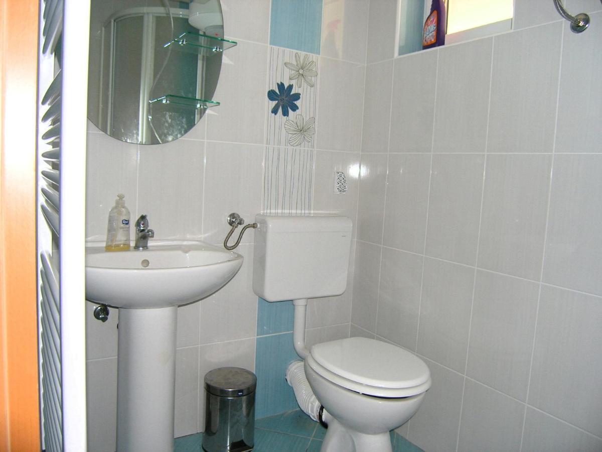 Apartments Ana & Ivan Krk Town Luaran gambar
