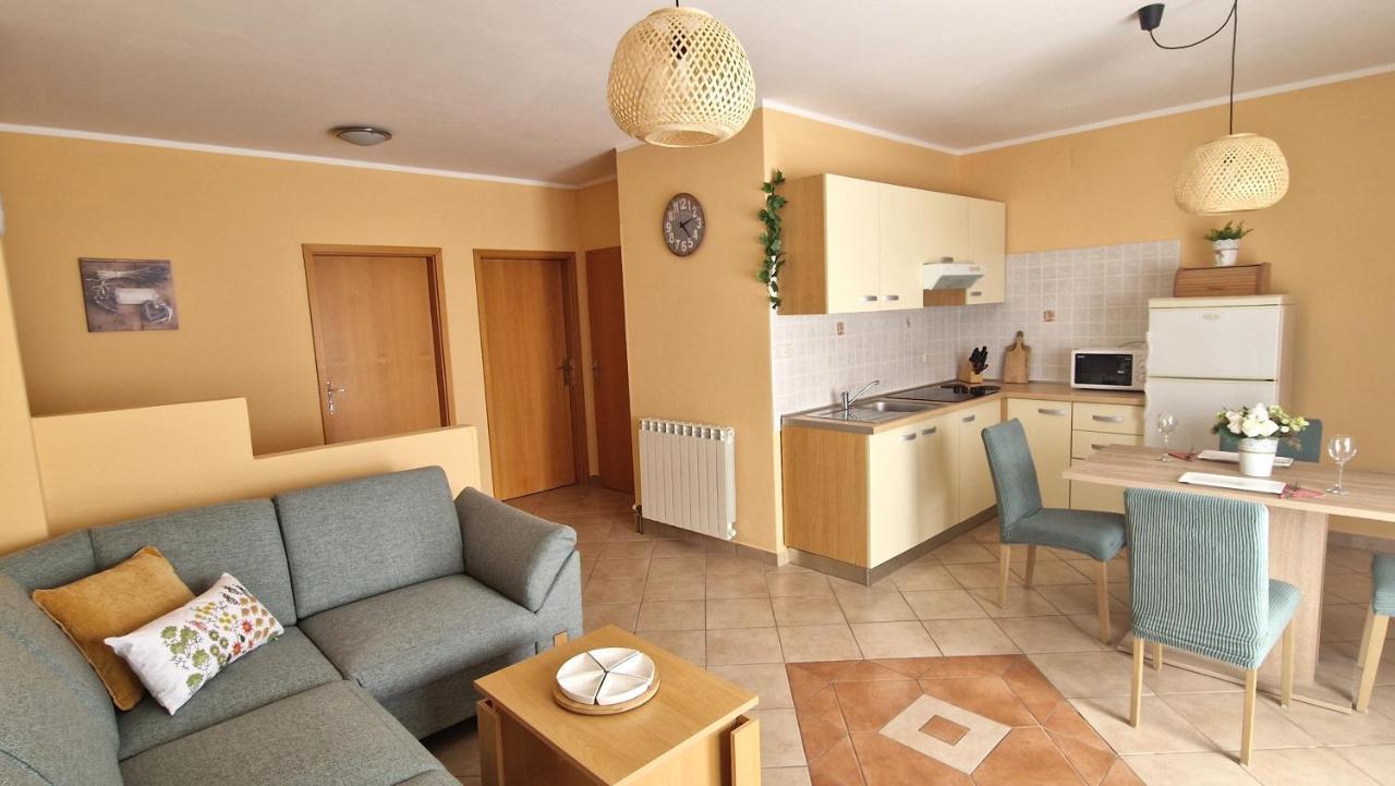 Apartments Ana & Ivan Krk Town Luaran gambar