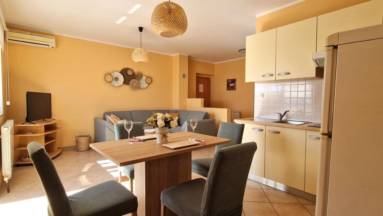 Apartments Ana & Ivan Krk Town Luaran gambar