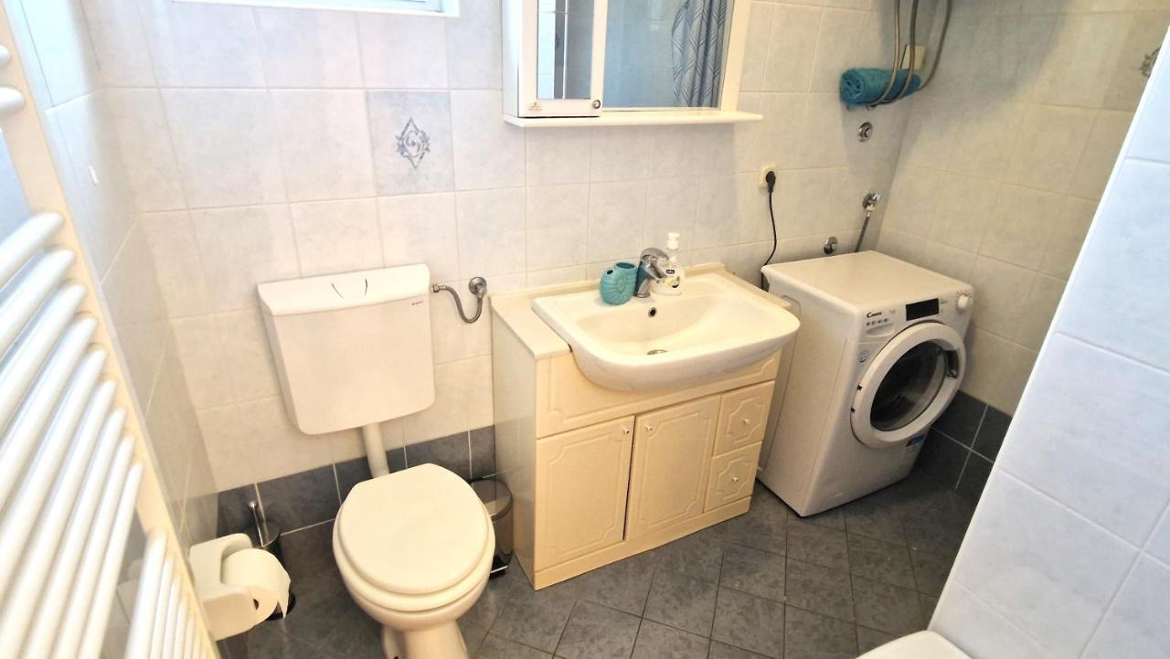 Apartments Ana & Ivan Krk Town Luaran gambar